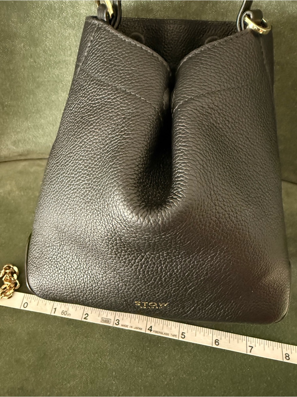 Stow London Mini Curve Crossbody Bag in Leather with Gold Chain Strap - Picture 9 of 13